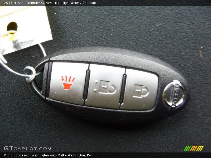 Moonlight White / Charcoal 2013 Nissan Pathfinder SV 4x4