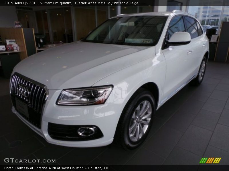 Front 3/4 View of 2015 Q5 2.0 TFSI Premium quattro