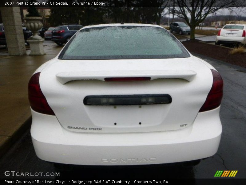 Ivory White / Ebony 2007 Pontiac Grand Prix GT Sedan