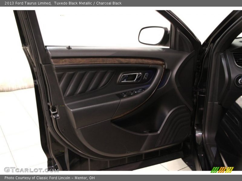 Tuxedo Black Metallic / Charcoal Black 2013 Ford Taurus Limited