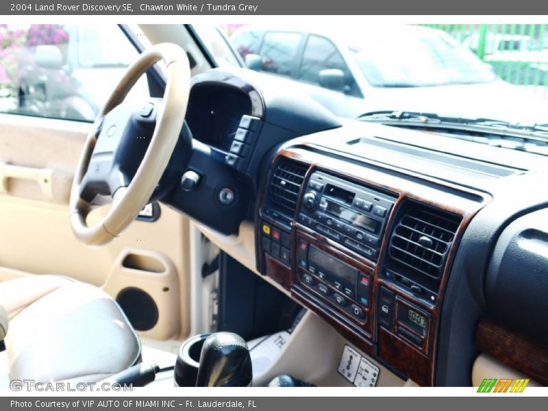Chawton White / Tundra Grey 2004 Land Rover Discovery SE