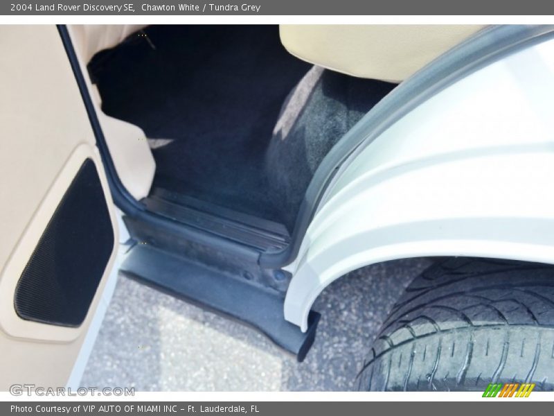 Chawton White / Tundra Grey 2004 Land Rover Discovery SE