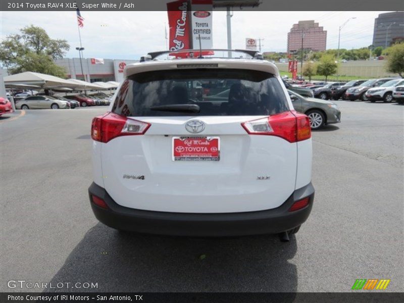 Super White / Ash 2014 Toyota RAV4 XLE