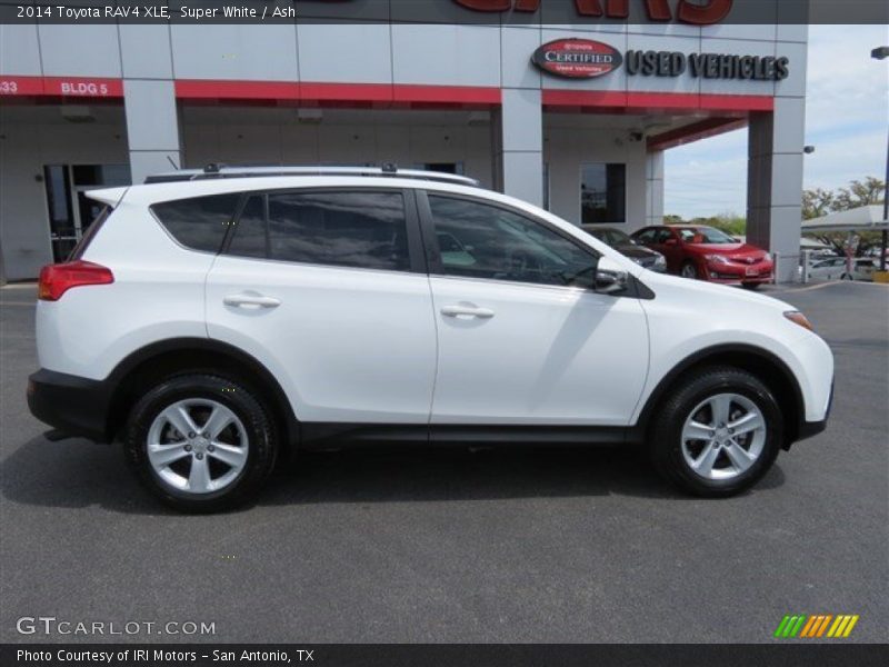 Super White / Ash 2014 Toyota RAV4 XLE