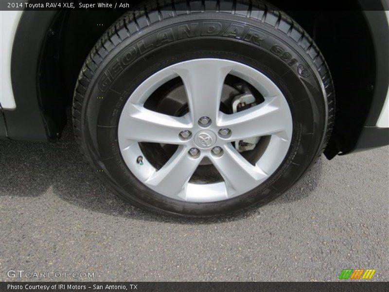 Super White / Ash 2014 Toyota RAV4 XLE