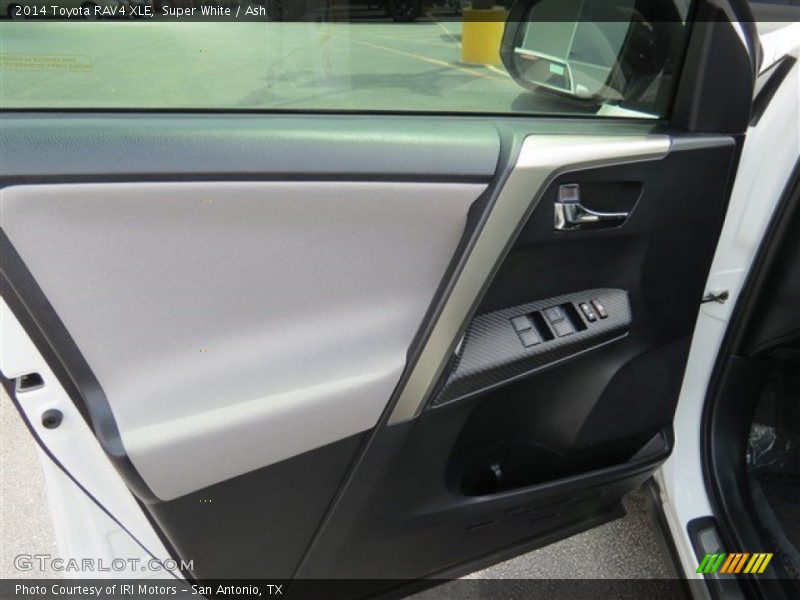 Super White / Ash 2014 Toyota RAV4 XLE