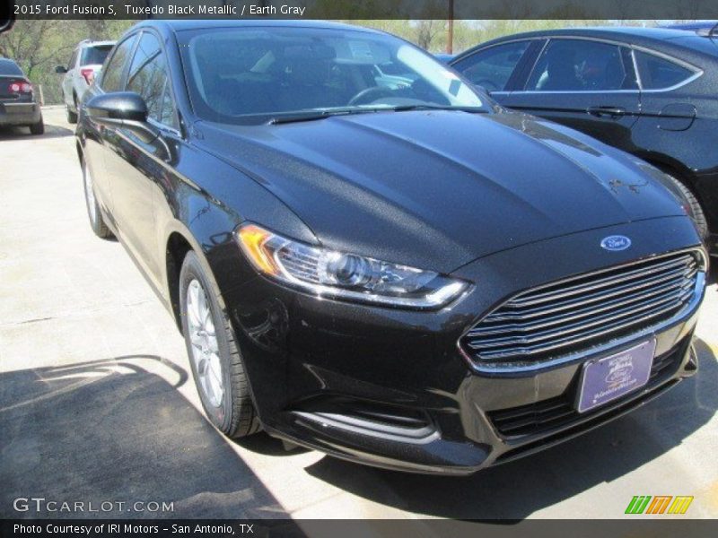 Tuxedo Black Metallic / Earth Gray 2015 Ford Fusion S