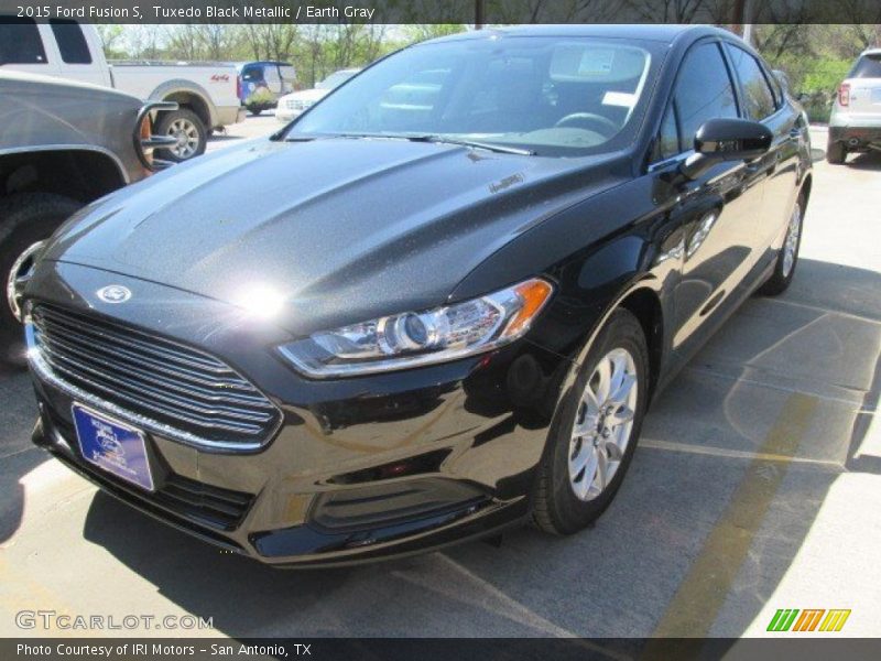 Tuxedo Black Metallic / Earth Gray 2015 Ford Fusion S