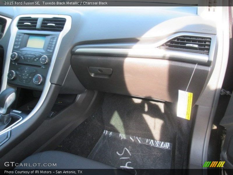Tuxedo Black Metallic / Charcoal Black 2015 Ford Fusion SE