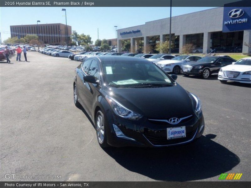 Phantom Black / Beige 2016 Hyundai Elantra SE