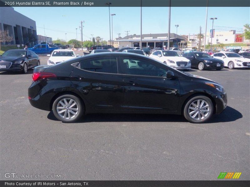 Phantom Black / Beige 2016 Hyundai Elantra SE