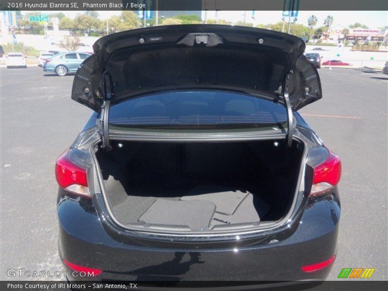Phantom Black / Beige 2016 Hyundai Elantra SE