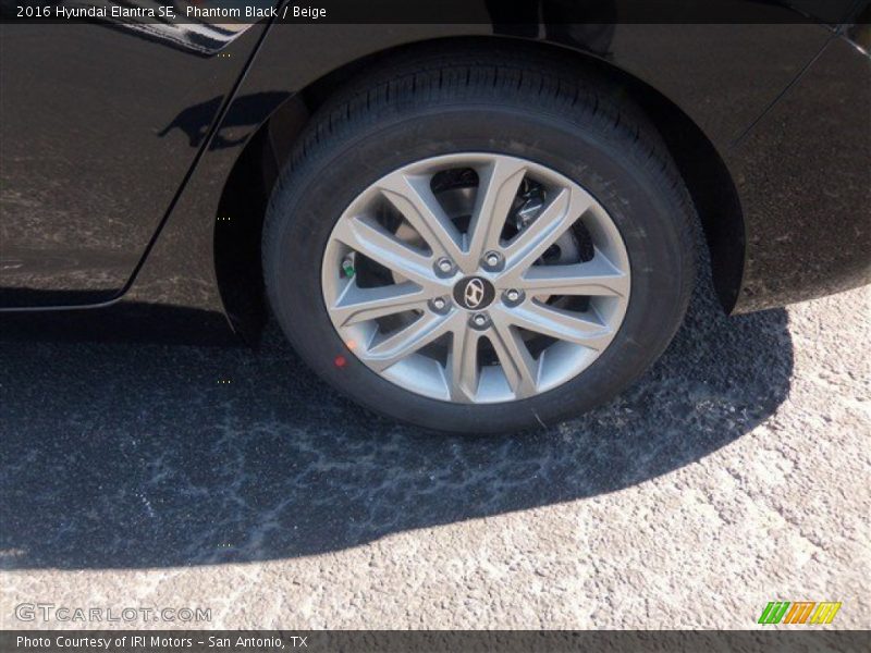Phantom Black / Beige 2016 Hyundai Elantra SE