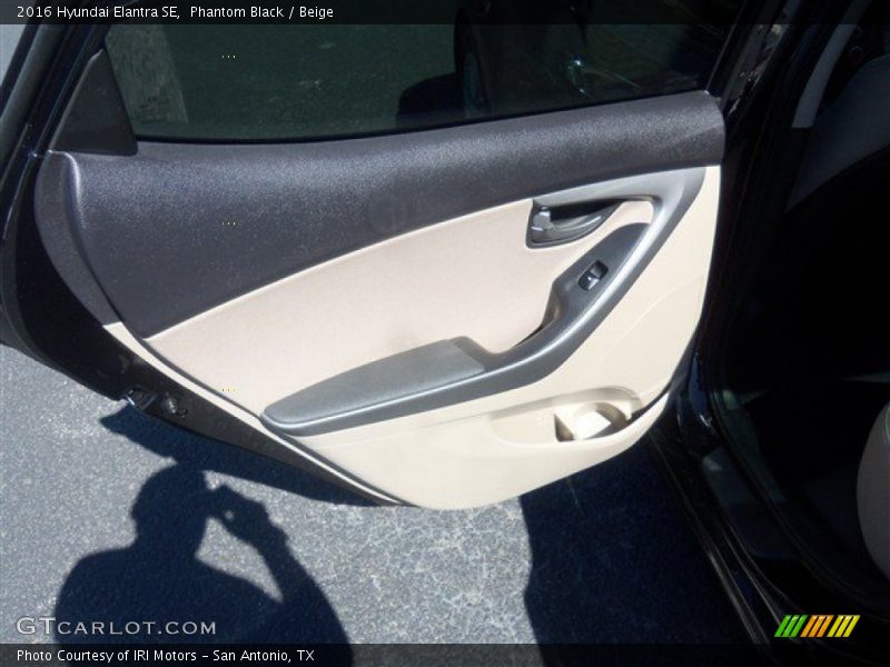 Phantom Black / Beige 2016 Hyundai Elantra SE