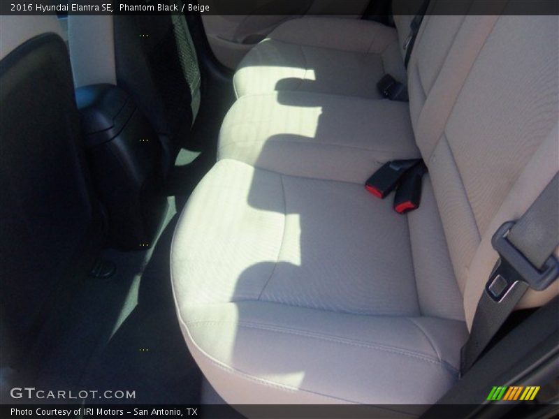 Phantom Black / Beige 2016 Hyundai Elantra SE
