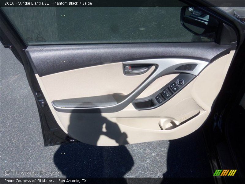 Phantom Black / Beige 2016 Hyundai Elantra SE