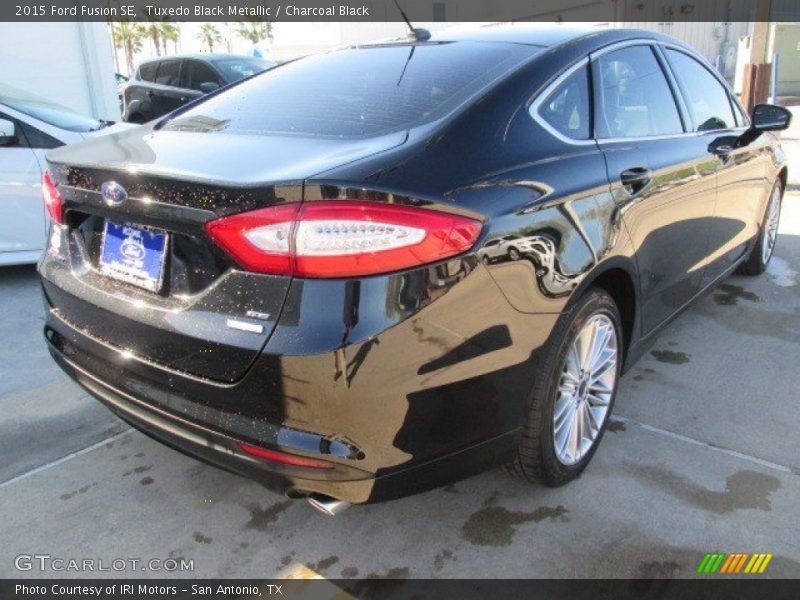 Tuxedo Black Metallic / Charcoal Black 2015 Ford Fusion SE