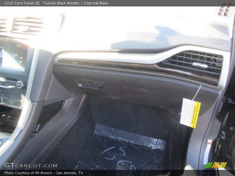 Tuxedo Black Metallic / Charcoal Black 2015 Ford Fusion SE