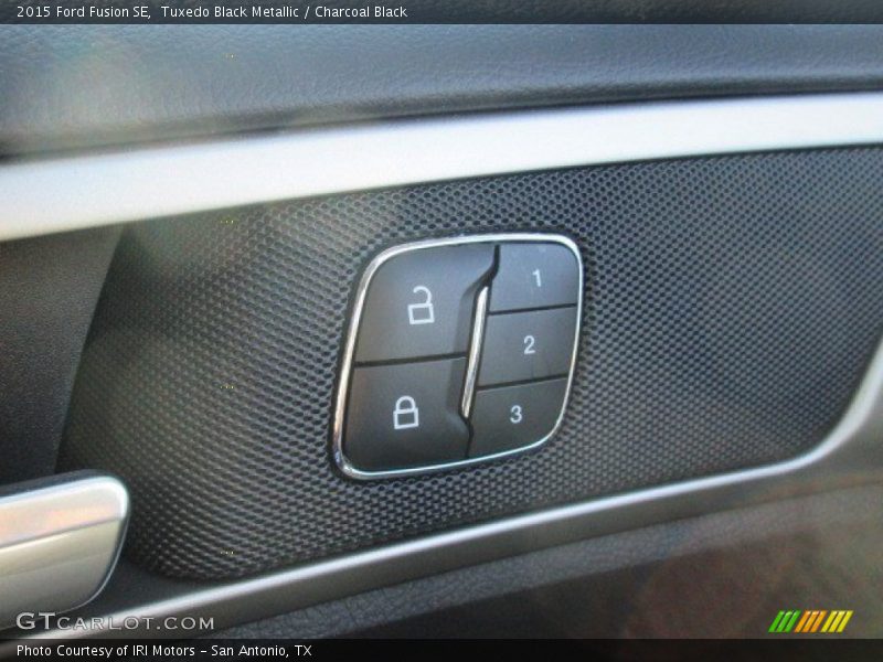 Tuxedo Black Metallic / Charcoal Black 2015 Ford Fusion SE