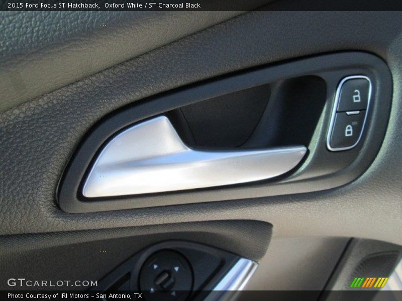 Controls of 2015 Focus ST Hatchback