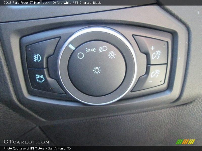 Controls of 2015 Focus ST Hatchback