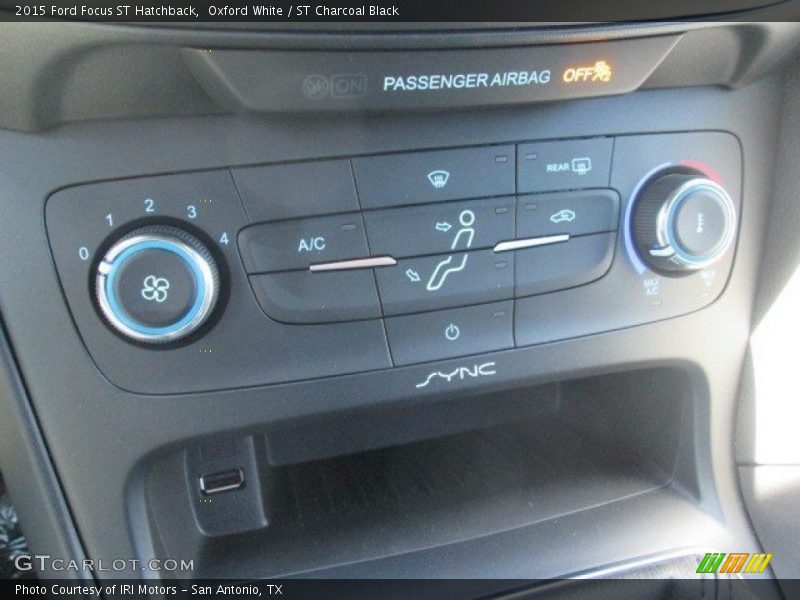 Controls of 2015 Focus ST Hatchback