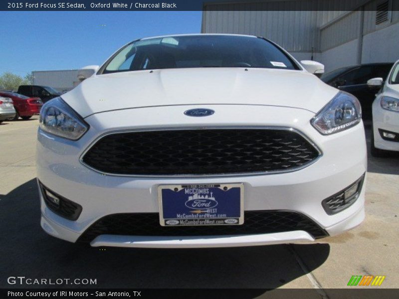 Oxford White / Charcoal Black 2015 Ford Focus SE Sedan