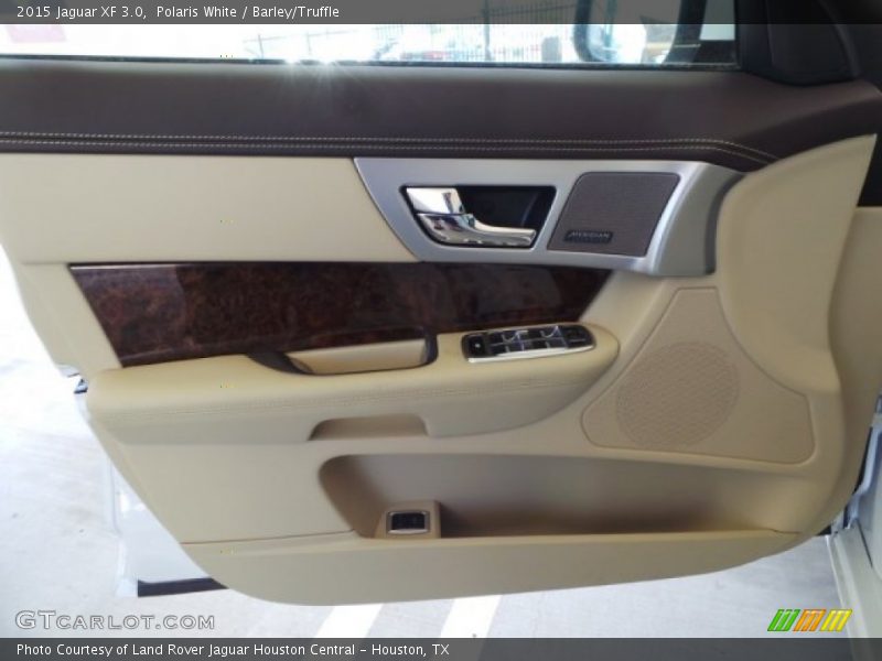 Polaris White / Barley/Truffle 2015 Jaguar XF 3.0