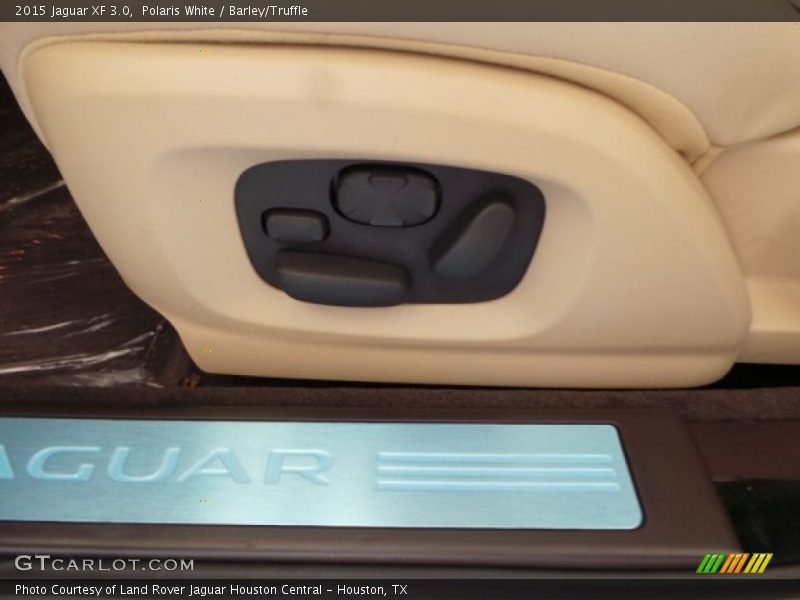 Polaris White / Barley/Truffle 2015 Jaguar XF 3.0