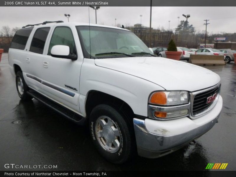 Front 3/4 View of 2006 Yukon XL SLT 4x4