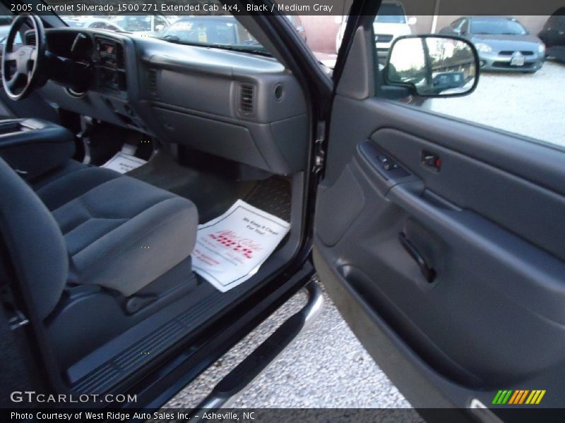 Black / Medium Gray 2005 Chevrolet Silverado 1500 Z71 Extended Cab 4x4