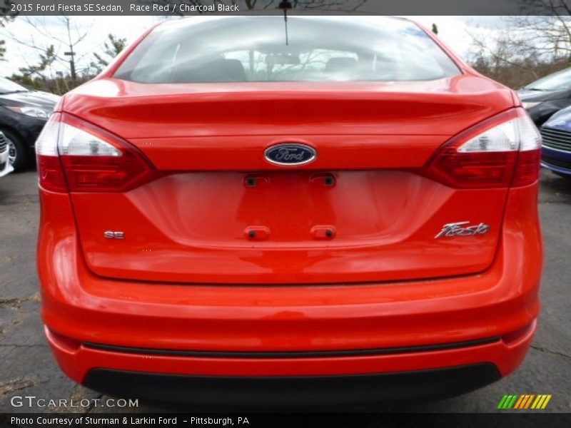 Race Red / Charcoal Black 2015 Ford Fiesta SE Sedan