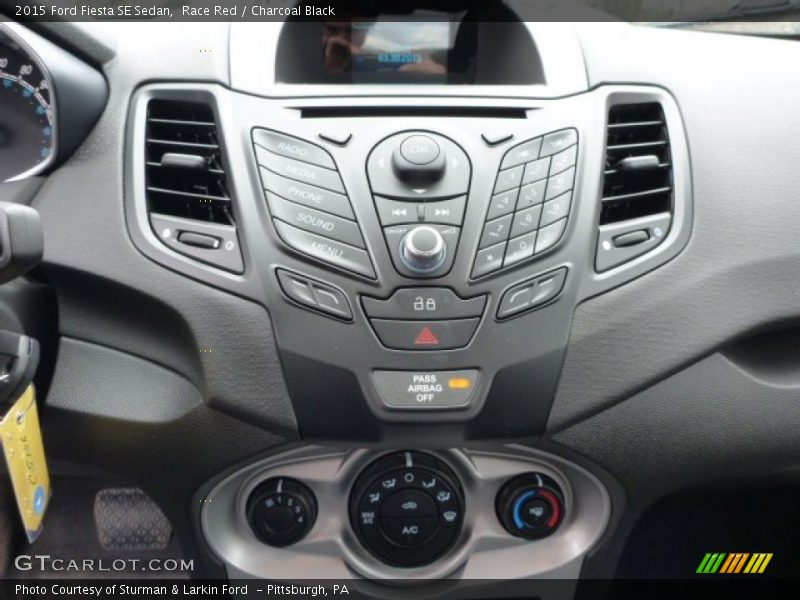 Race Red / Charcoal Black 2015 Ford Fiesta SE Sedan