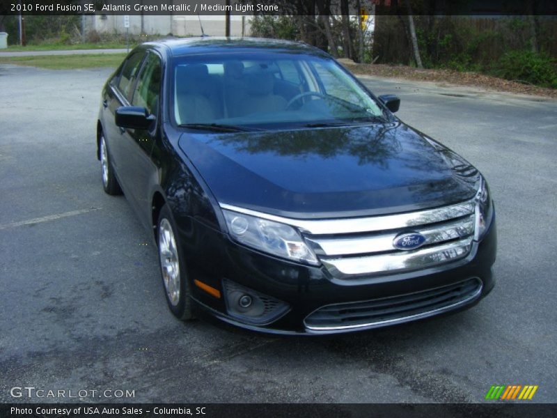Atlantis Green Metallic / Medium Light Stone 2010 Ford Fusion SE