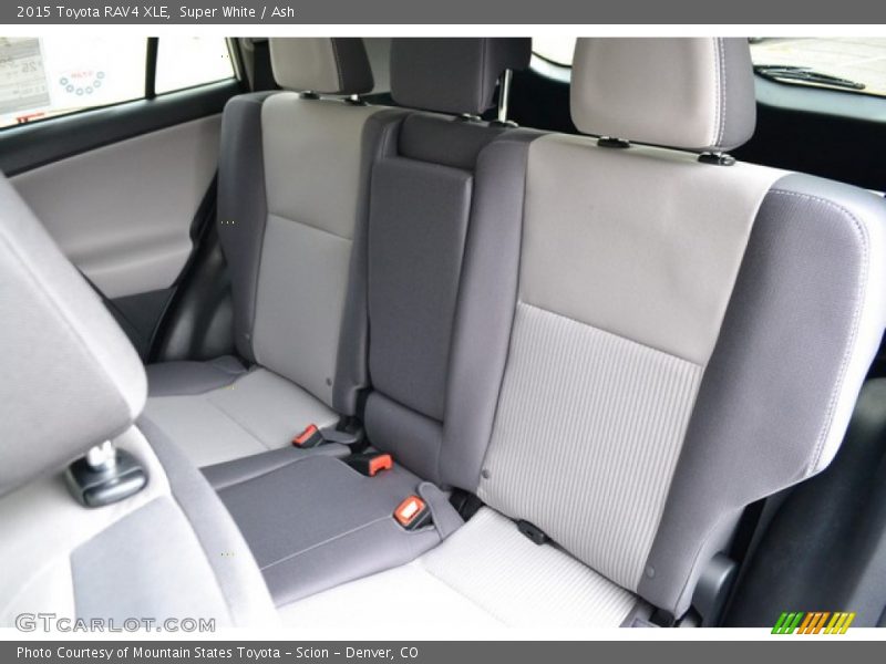 Super White / Ash 2015 Toyota RAV4 XLE