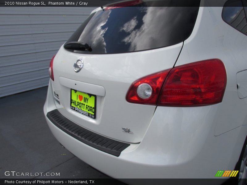 Phantom White / Gray 2010 Nissan Rogue SL