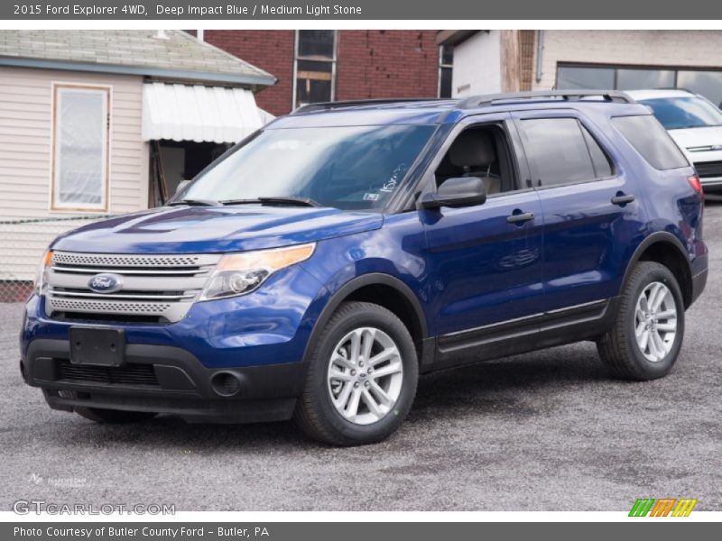 Front 3/4 View of 2015 Explorer 4WD