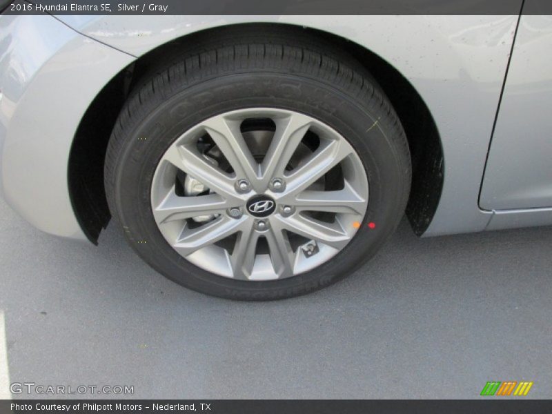 Silver / Gray 2016 Hyundai Elantra SE