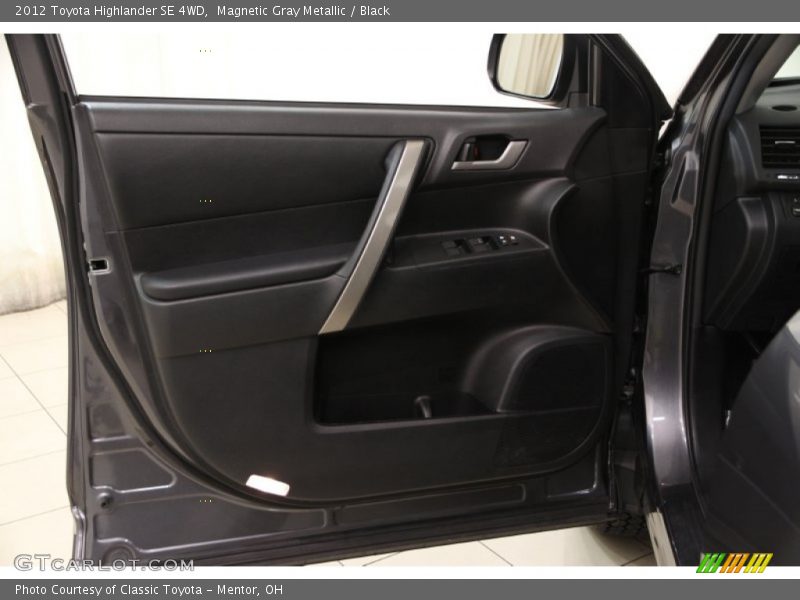 Magnetic Gray Metallic / Black 2012 Toyota Highlander SE 4WD
