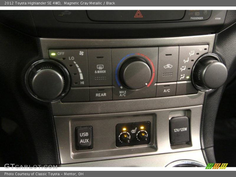 Magnetic Gray Metallic / Black 2012 Toyota Highlander SE 4WD