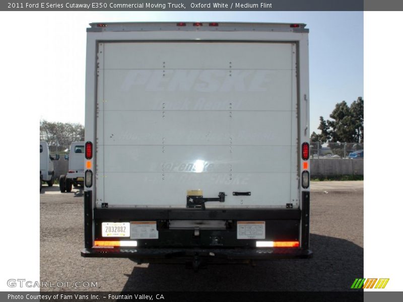 Oxford White / Medium Flint 2011 Ford E Series Cutaway E350 Commercial Moving Truck