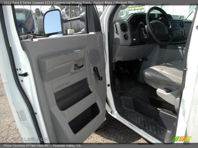 Oxford White / Medium Flint 2011 Ford E Series Cutaway E350 Commercial Moving Truck