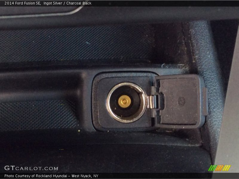 Ingot Silver / Charcoal Black 2014 Ford Fusion SE