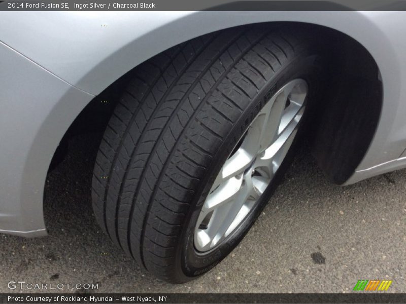 Ingot Silver / Charcoal Black 2014 Ford Fusion SE