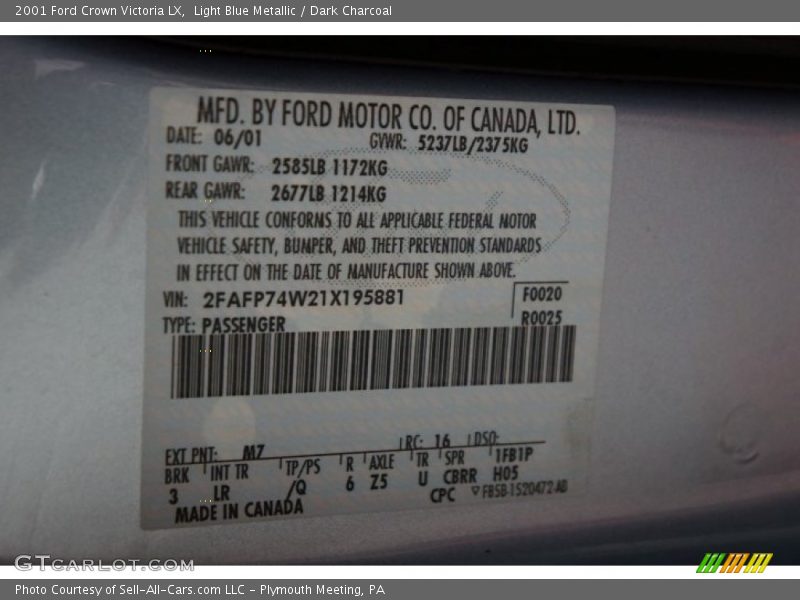Light Blue Metallic / Dark Charcoal 2001 Ford Crown Victoria LX