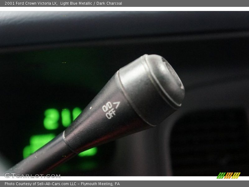 Light Blue Metallic / Dark Charcoal 2001 Ford Crown Victoria LX