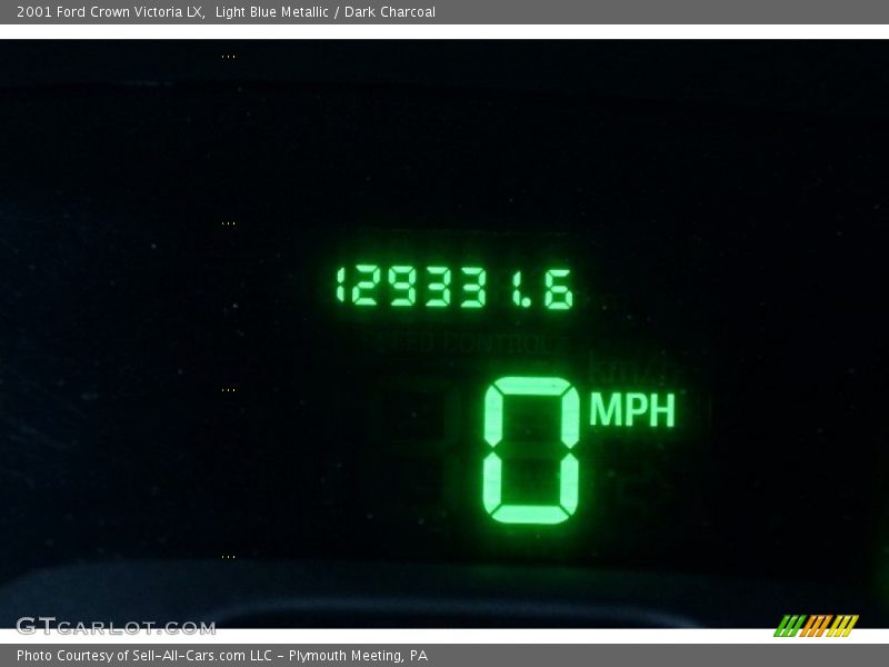 Light Blue Metallic / Dark Charcoal 2001 Ford Crown Victoria LX