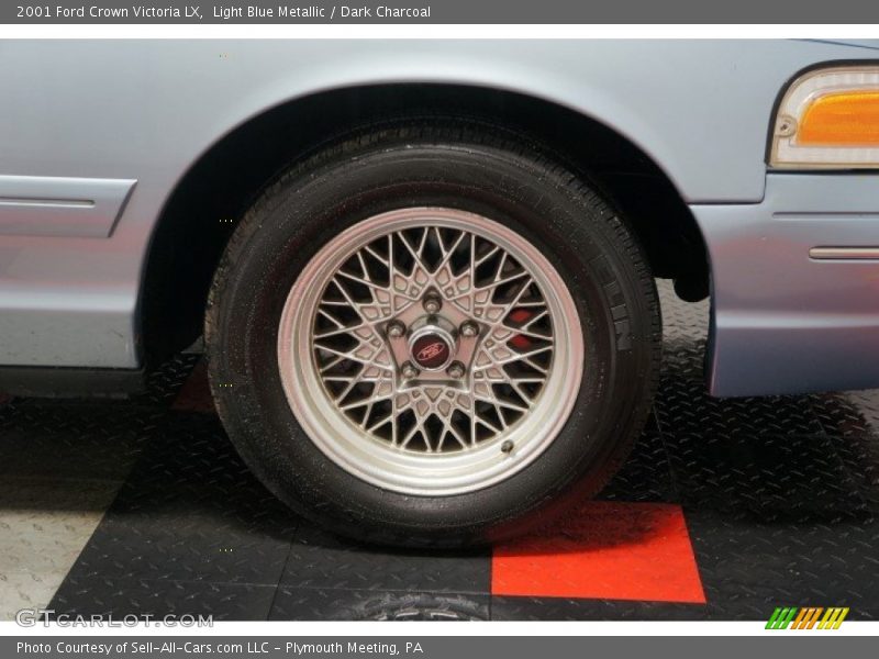 Light Blue Metallic / Dark Charcoal 2001 Ford Crown Victoria LX