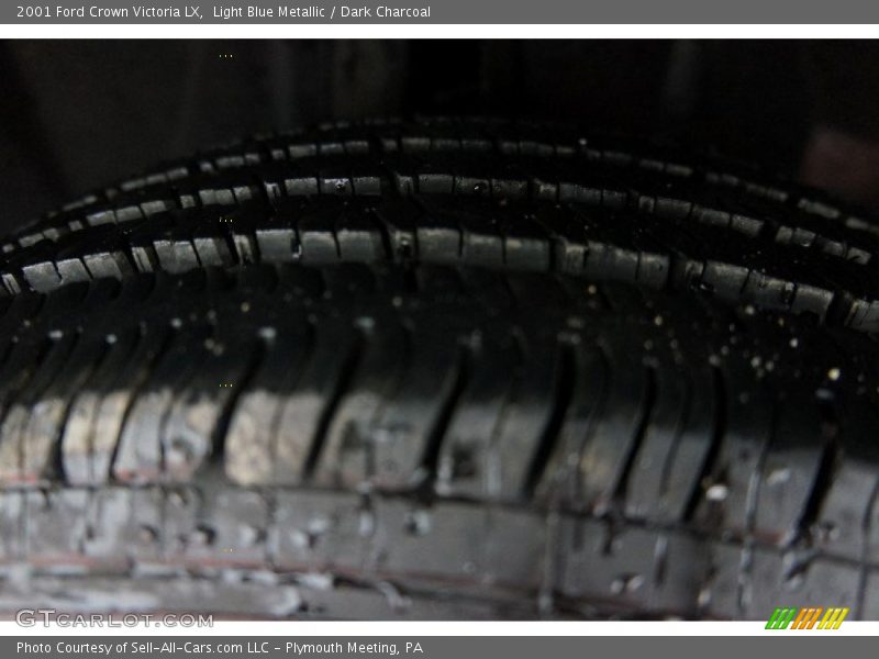 Light Blue Metallic / Dark Charcoal 2001 Ford Crown Victoria LX
