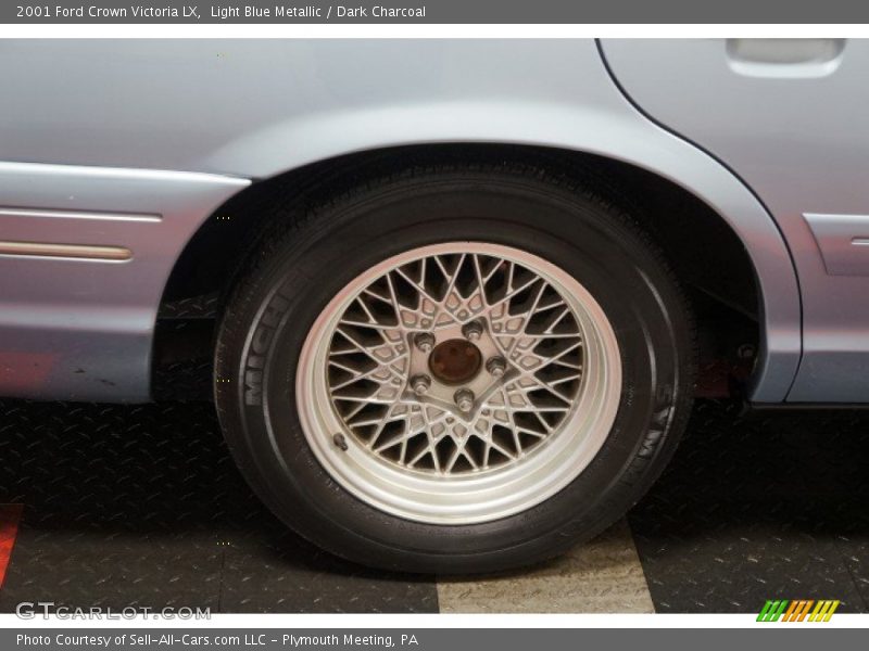 Light Blue Metallic / Dark Charcoal 2001 Ford Crown Victoria LX
